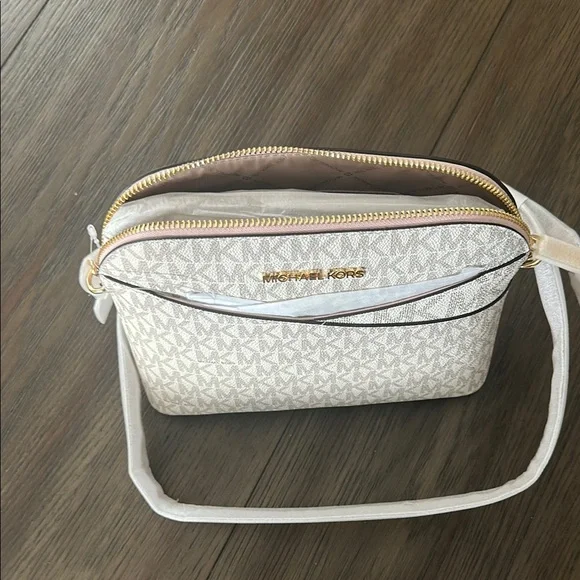 Michael Kors White Crossbody Bag - Picture 5 of 9